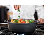 Le Chasseur cocotte ovale avec couvercle noire 35 x 28 cm