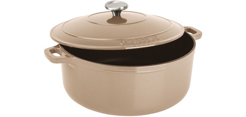 Le Chasseur cocotte ronde avec couvercle ""marron glacé"" 24 cm