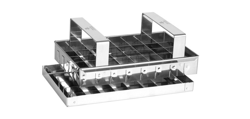 découpoir inox à caramels 40 cases carrées de 25 mm avec support 20x12.5 cm