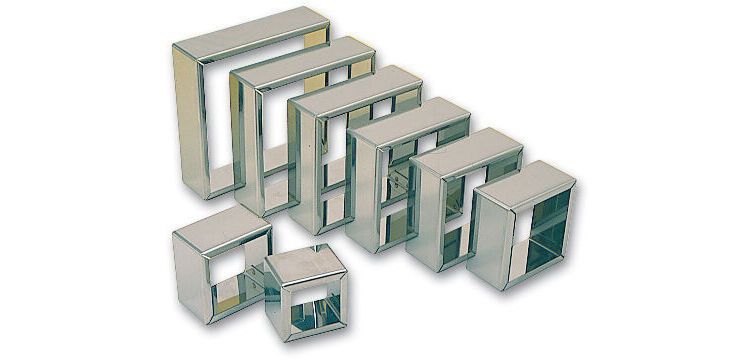 jeu de 8 découpoirs carrés unis inox de 4 à 11 cm