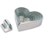 boîte de 8 découpoirs fer blanc coeurs de 4 à 14 cm