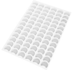 plaque de 78 découpoirs ABS croissants de lune 4.8 cm