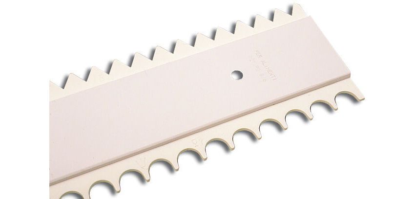 peigne à décor polypropylène à charlotte dentures droite et arrondies 69 cm