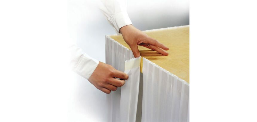 rouleau de 15 mètres de juponnage de table en non tissé plissé blanc, pose par adhésif, h 730 mm