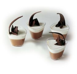 carton de 100 verrines en polystyrène pour entrées et desserts Triangle 85 mm H 65 mm 17 cl