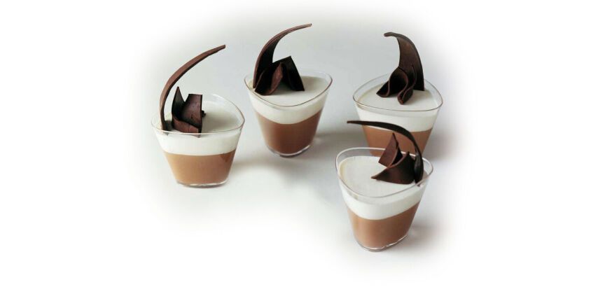 carton de 100 verrines en polystyrène pour entrées et desserts Triangle 85 mm H 65 mm 17 cl