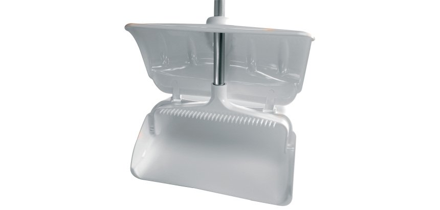pelle basculante avec capot de fermeture et peigne intégré blanc