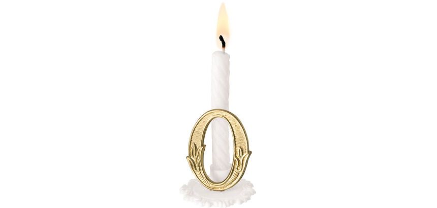 boîte de 10 bougies  blanches sur support, avec chiffre or N°5