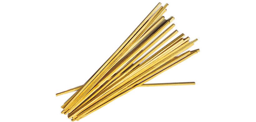 sachet de 200 bâtonnets en bambou pour barbe à papa 28 cm section 4x4 mm