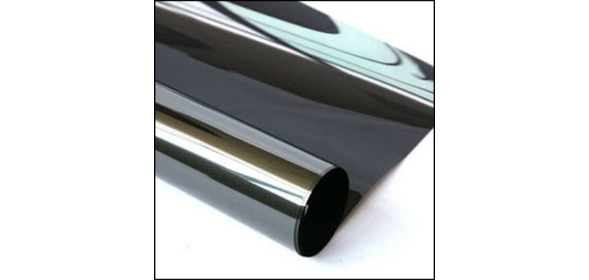 Pellicola adesiva - 50 cm x 10 m - protezione UV medio/alta - trasparenza medio bassa -  riflettente/nero - Patifix