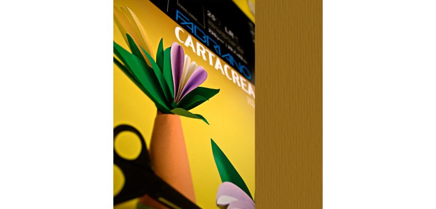 Cartoncino CartaCrea - 35 x 50 cm - 220 gr - marrone 106 - Fabriano - blister 10 fogli