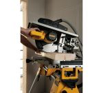Scie à onglets à table supérieure DEWALT 1600 W 305 mm