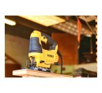 Scie sauteuse DEWALT 650 W à poignée supérieure - semelle anti-rayure