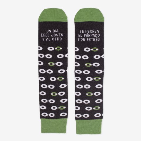 Calcetines "Un día eres joven y al otro te perrea el párpado del estrés" talla 42-46