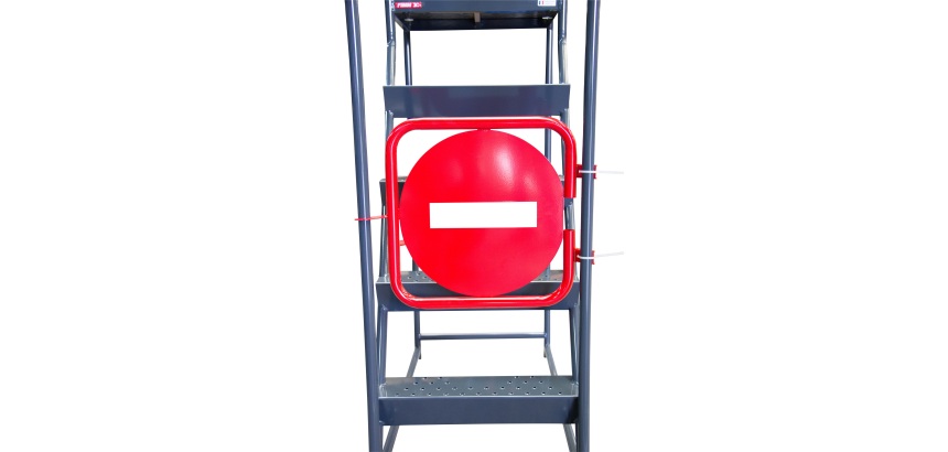 Porte de sécurité pour escabeaux et plateformes de travail