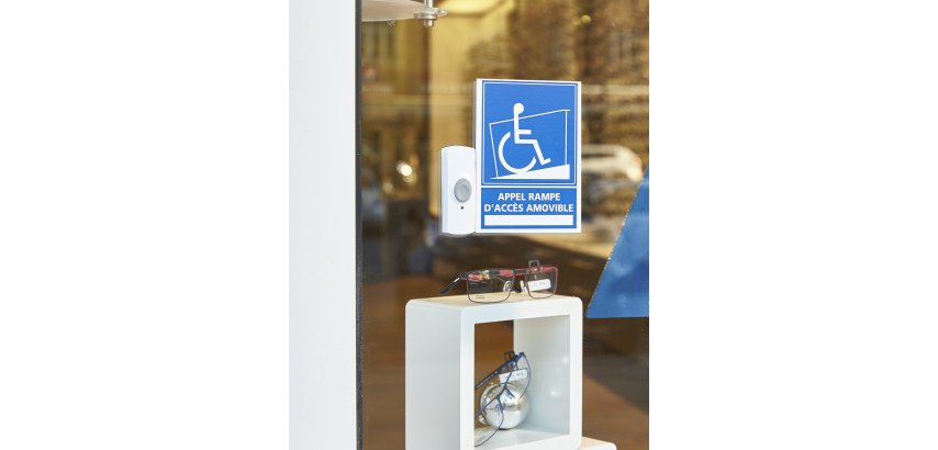 Carillon pour rampe d'accès et panneau de signalisation