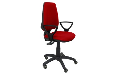 Silla de oficina Elche sincronizada con brazos fijos y ruedas de parquet