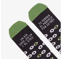Calcetines "Un día eres joven y al otro te perrea el párpado del estrés" talla 36-41