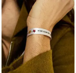 Pulsera de tela "In my glow era"