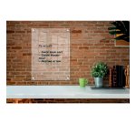 Mini pizarra blanca acrílica transparente Nobo de 600x450 mm montada en la pared