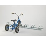 Râtelier au sol pour 6 tricycles enfant