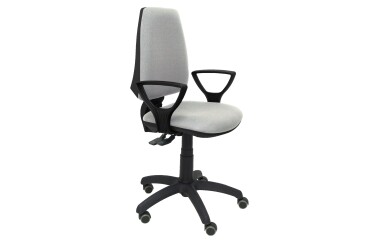 Silla de oficina Elche sincronizada con brazos fijos y ruedas de parquet