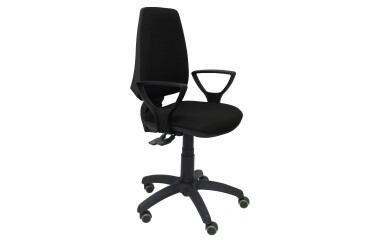 Silla de oficina Elche sincronizada con brazos fijos y ruedas de parquet