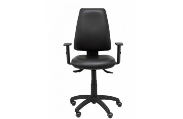 Silla Elche asincro similpiel negro con brazo regulable y ruedas de parqué