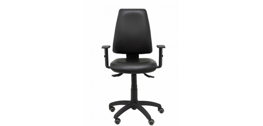 Silla Elche asincro similpiel negro con brazo regulable y ruedas de parqué