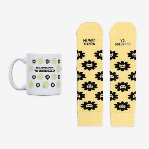 Kit Taza + Calcetines "Mi gato manda, yo obedezco" Talla 36 - 41