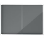 Vitrina NOBO Premium Plus de puerta corredera con fondo de fieltro 18xA4 hojas