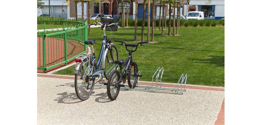 Râtelier sur 2 niveaux cote à cote pour 5 vélos