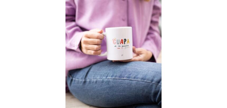 Taza "Ser la guapa de la familia no es fácil" 350ml cerámica 
