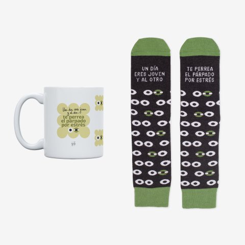 Kit Taza + Calcetines "Un día eres joven y al otro te perrea el párpado del estrés" talla 36-41