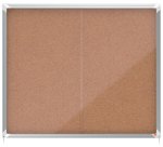 Vitrina NOBO Premium Plus de puerta corredera con fondo de corcho 15 x A4 hojas