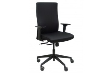 Silla To-Strike tapizada en color negro