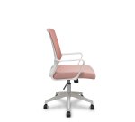 Fauteuil inclinable Ergo535 blanc avec dossier en maille rose, assise en tissu rose et roulettes en nylon