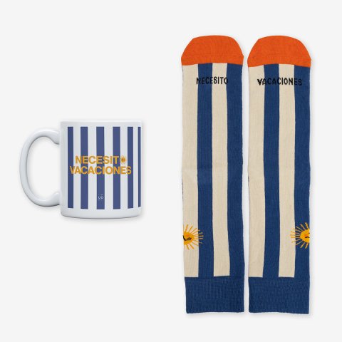 Kit Taza + Calcetines "Necesito vacaciones" talla 42-46