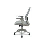 Chaise de bureau Ergo529, dossier en maille grise, assise en tissu gris, piètement gris clair, roulettes en nylon