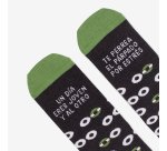 Kit Taza + Calcetines "Un día eres joven y al otro te perrea el párpado del estrés" talla 42-46