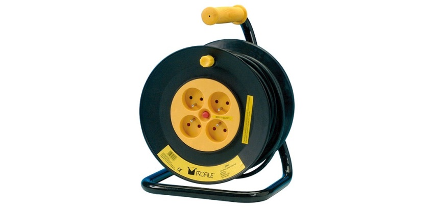 Enrouleur de chantier jaune 3 x 1.5mm² 4 prises 25 m