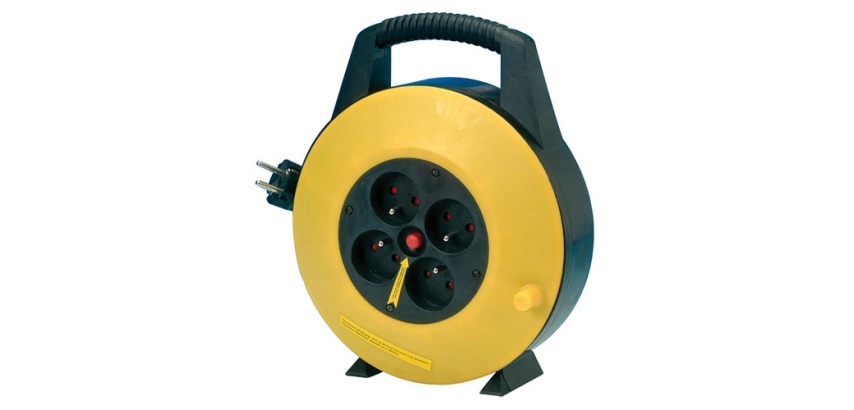 Enrouleur ménager - 10 m - 3G1.5 mm² - 4 prises -  noir/jaune