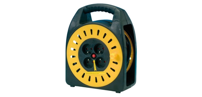 Enrouleur ménager - 15 m - 3G1.5 mm² - 4 prises -  noir/jaune