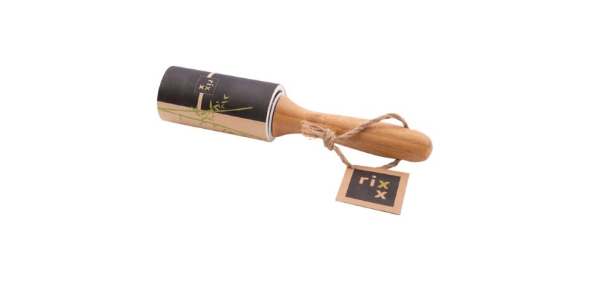 Rouleau à vêtements avec poignée en bambou - RIXX