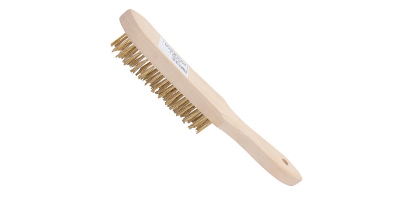 Brosse métallique à manche - 4 rangs - fil rond laitonnée