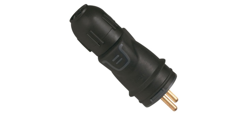 Fiche caoutchouc mâle avec terre - presse-étoupe - 16 A - IP44 - noir