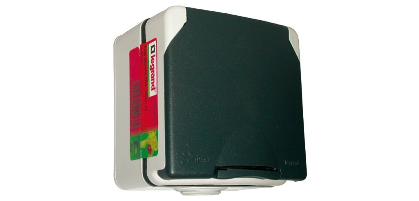 Prise de courant de puissance  20 A - étanche IP 55 - 84x84x59 mm - saillie