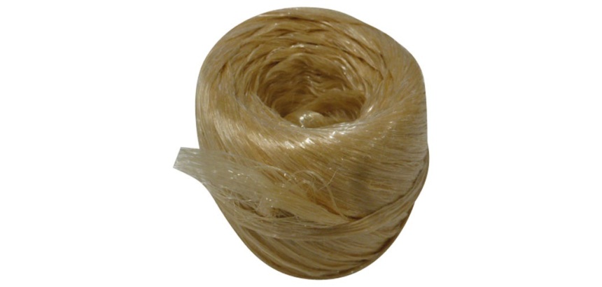Raphia synthetique beige pelote 100gr 40m env. cavalier