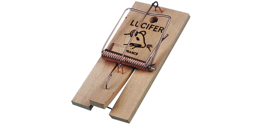 Tapette à rats - piège à rats - socle en bois
