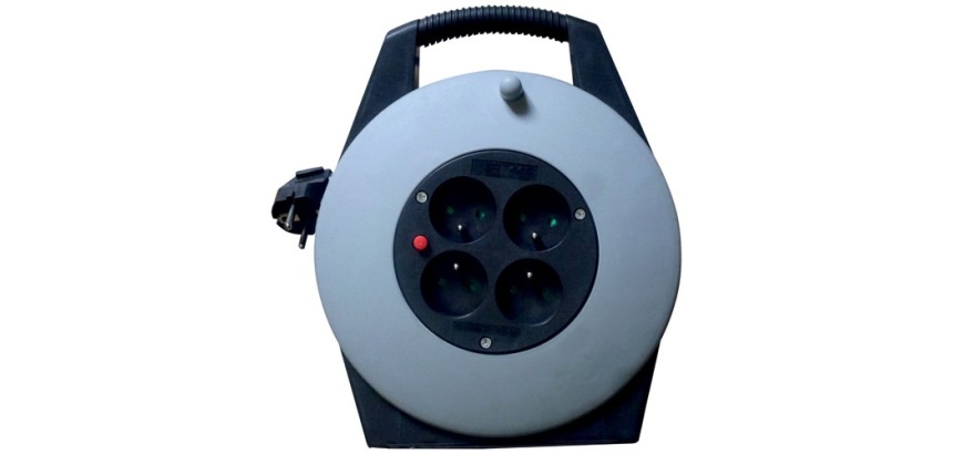 Enrouleur cassette - 4 prises avec disjoncteur thermique - 16A 230V - avec